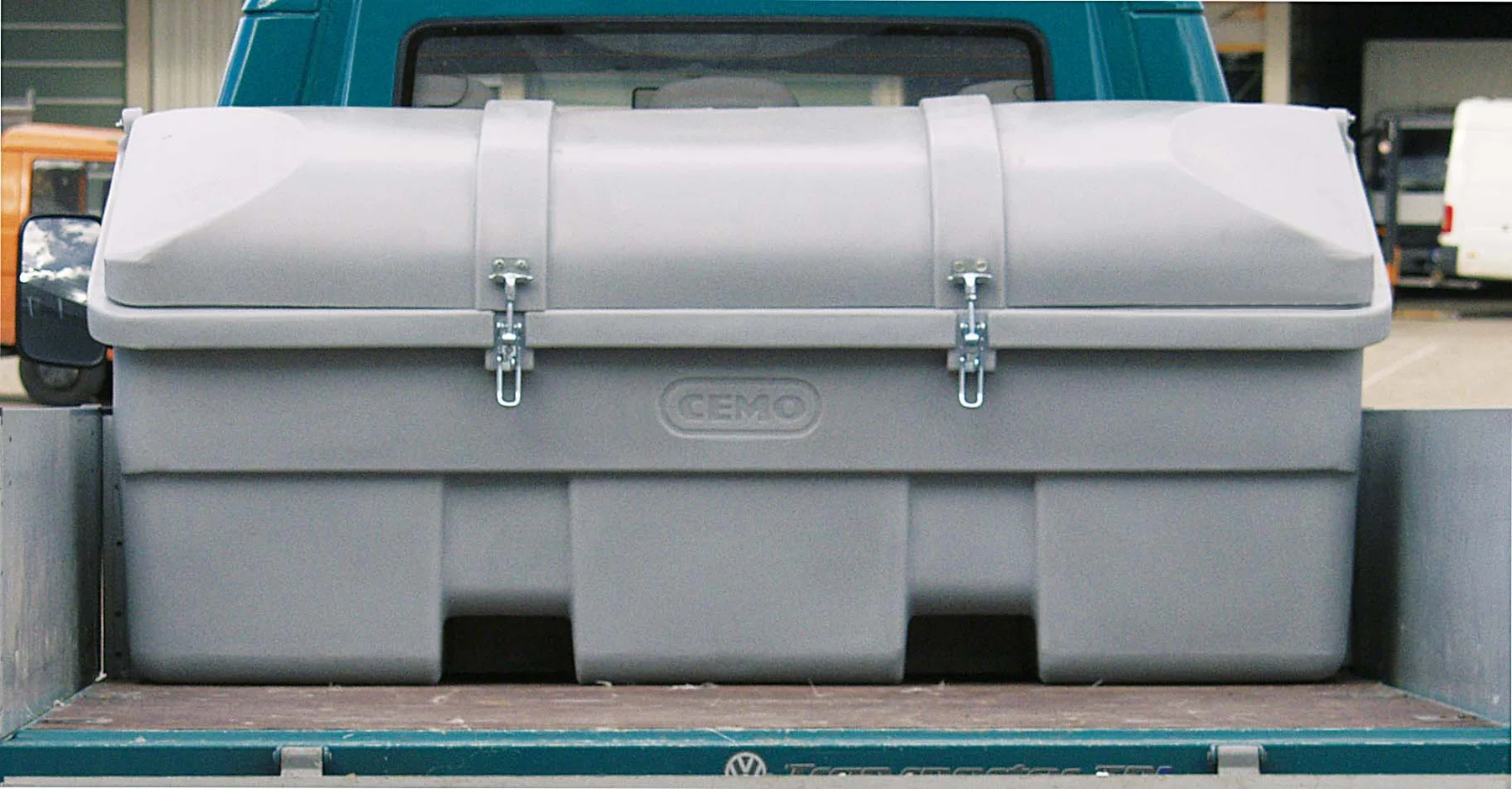 Vehicle storage box 750 l