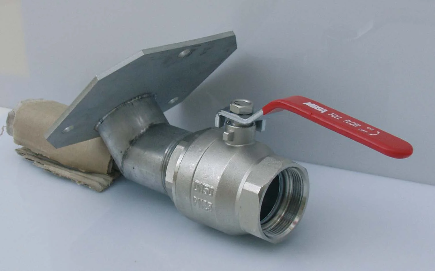 Valvola di scarico con filettatura interna 2" specifica per fusti in VTR 13500 l e 1500 l