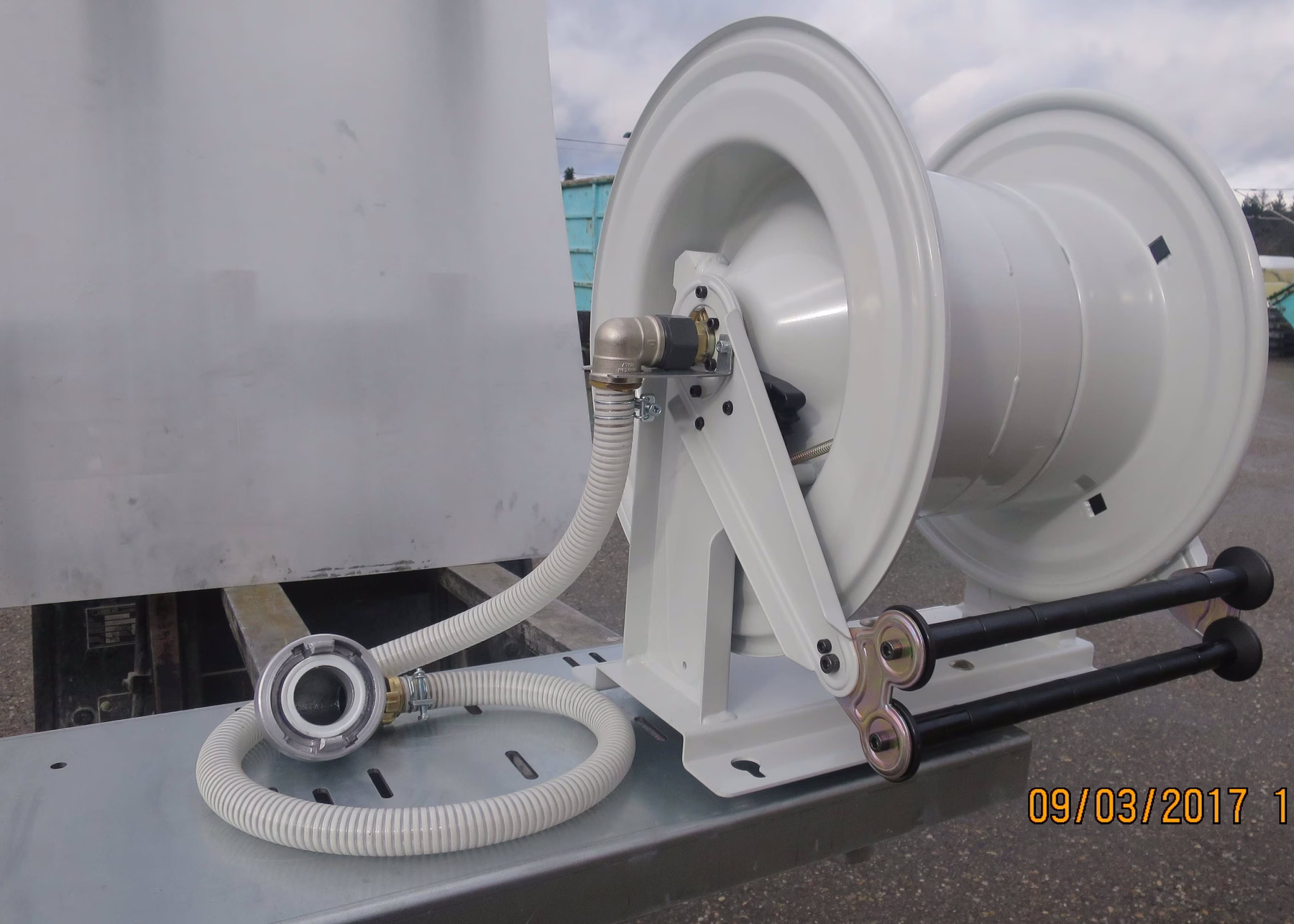 Bobina avvolgitubo automatica con molla a richiamo, acciaio verniciato, stabile